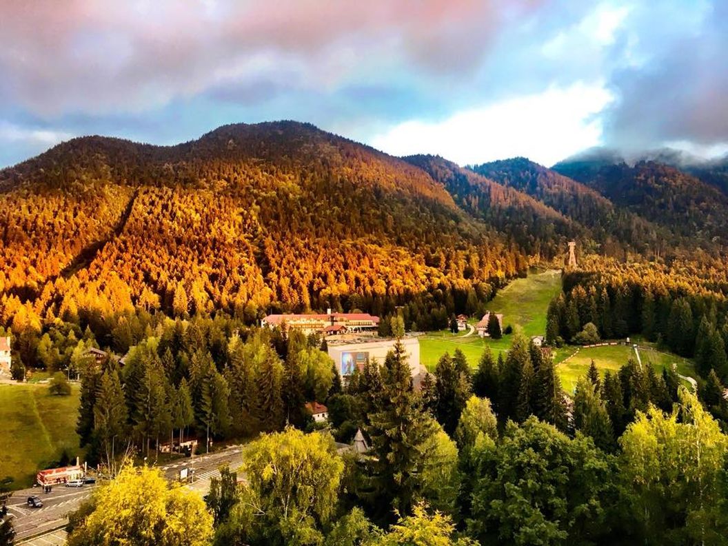 Toamna in Poiana Brasov vazuta de sus