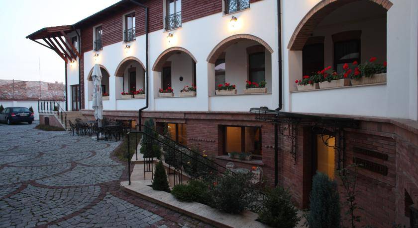 Cazare Alba Iulia Hotel La Maison de Caroline***