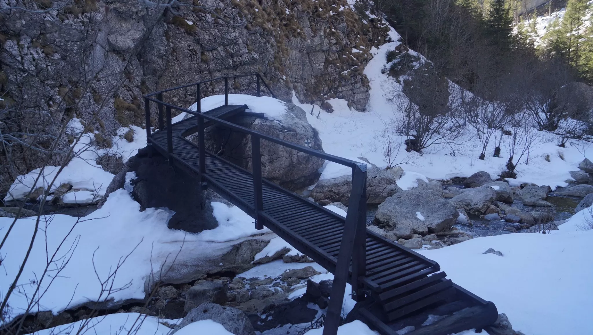Drumetie Cheile Zanoagei & Lacul Scropoasa & Cascada 7 Izvoare
