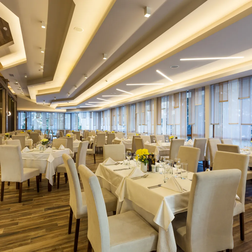 Revelion 2027 la schi în Bulgaria: Zăpadă impecabilă, SPA de top și petrecerea anului în Bansko 