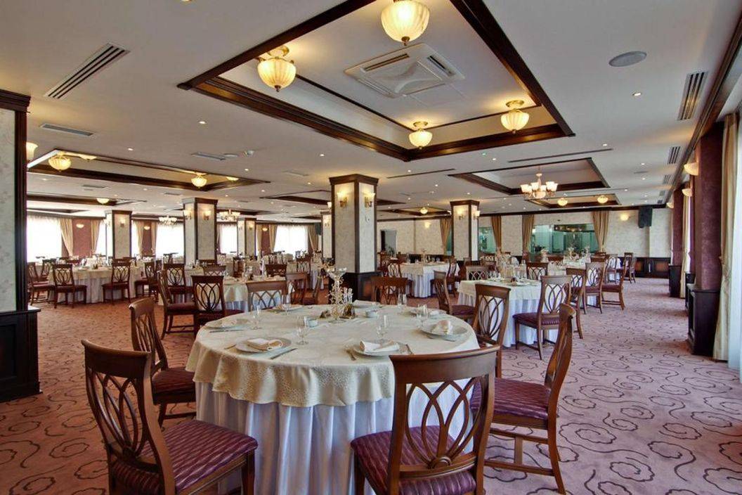 Sarbatori de Pasti 2025 Sighisoara Double Three by Hilton Hotel Cavaler****