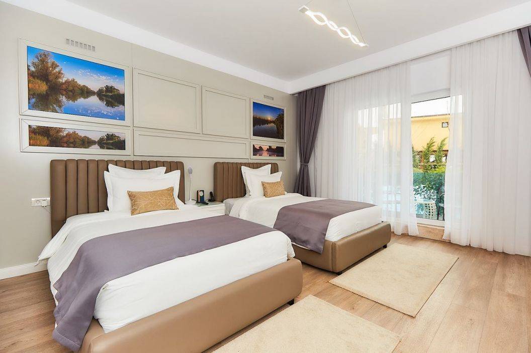 Craciun 2022 in Delta Dunarii Crisan Lebada Luxury Resort SPA