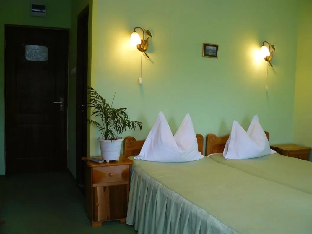 Cazare 2026 Clisura Dunarii Dubova Cabana Delfinul