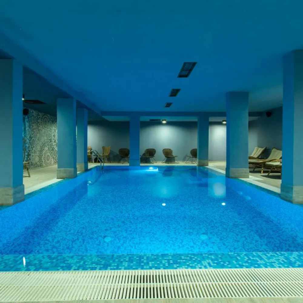 Revelion 2027 la schi în Bulgaria: Zăpadă impecabilă, SPA de top și petrecerea anului în Bansko 