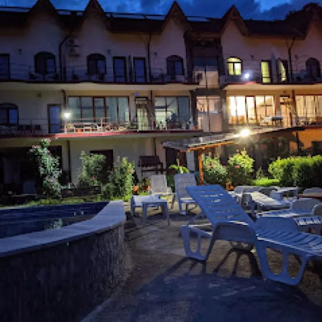 Cazare 2026 Clisura Dunarii Dubova Cabana Delfinul