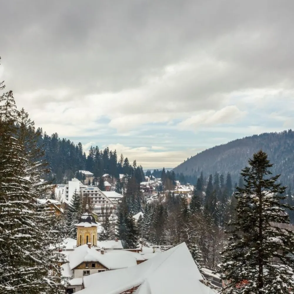 Tradiție, relaxare și magie: Pășește în 2027 din inima naturii, la Hotel Tușnad