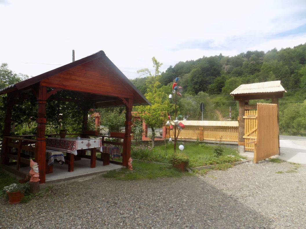 Sarbatori de Pasti 2025 Maramures Vadu Izei Pensiunea Ioana Lavita