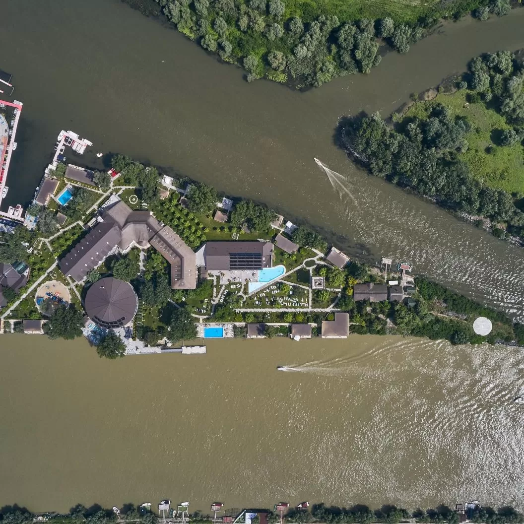 Revelion 2025 Delta Dunarii Crisan Lebada Luxury Resort SPA