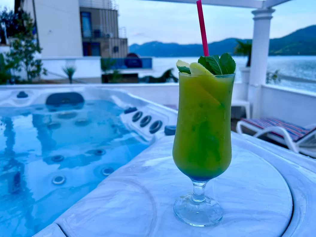 Sarbatori de Pasti 2026 in Clisura Dunarii Eselnita Riviera 990 Resort & Restaurant