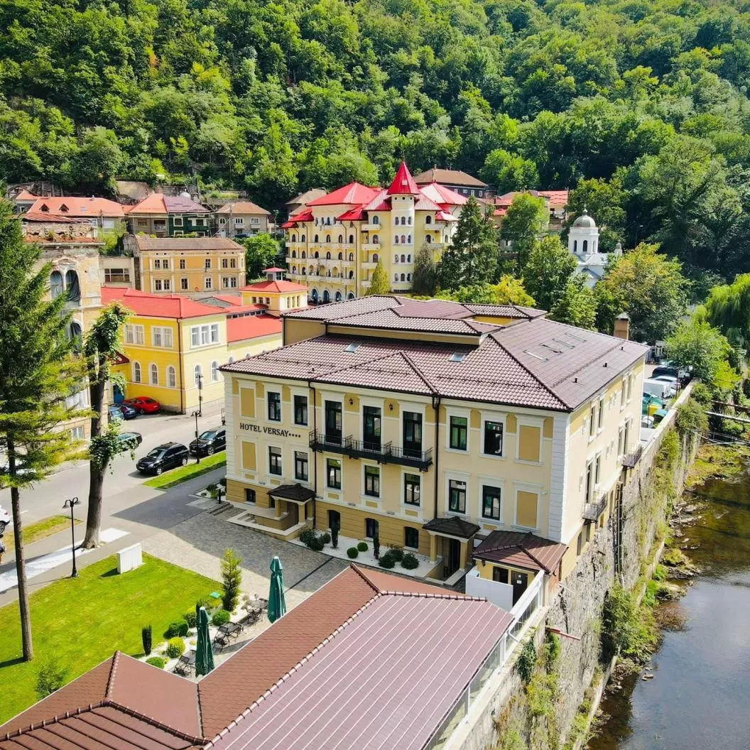 Sarbatori de Pasti 2024 Baile Herculane Hotel VERSAY