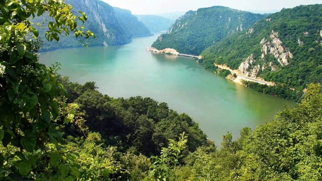 Sarbatori de 1 Mai si Pasti pe malul Dunarii Drobeta Turnu Severin Hotel Continental***