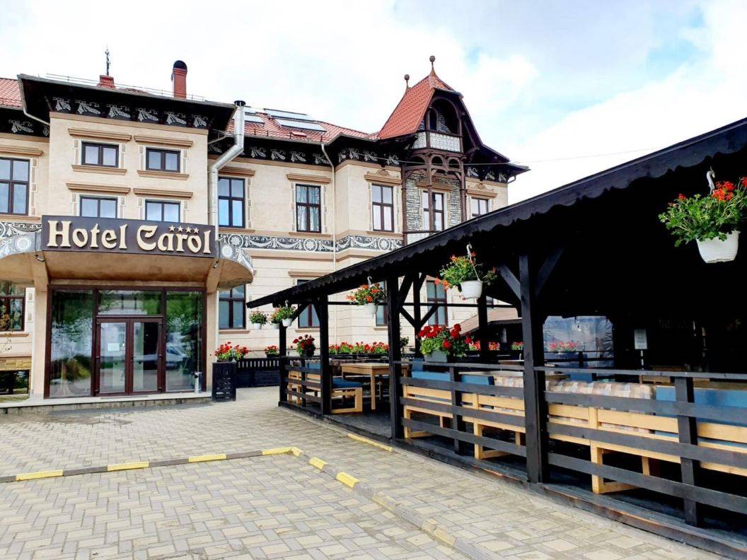 Revelion 2025 la schi in Bucovina Vatra Dornei Hotel Carol