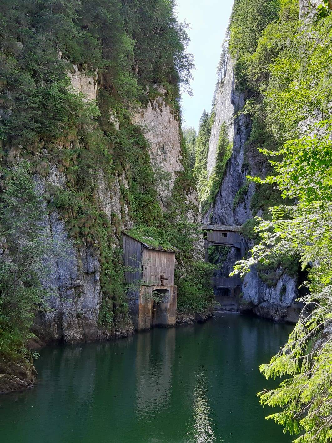 Drumetie Cheile Zanoagei Lacul Scropoasa Cascada 7 Izvoare Pico Mar Travel