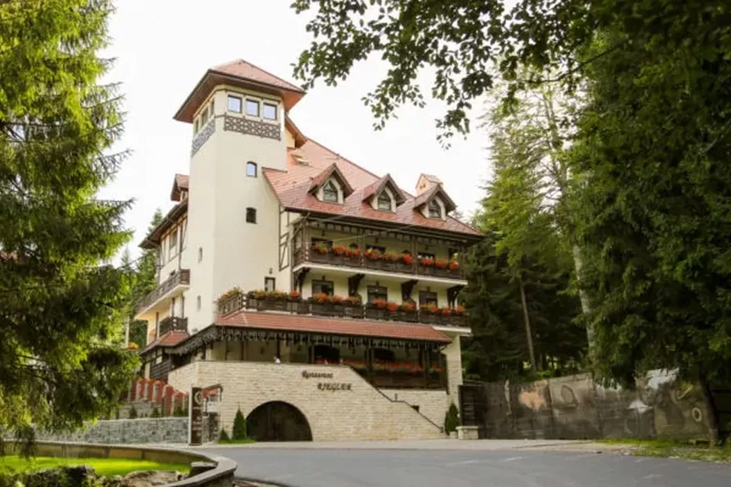 Weekend romantic 2025 la Sinaia Hotel Foisorul cu Flori****