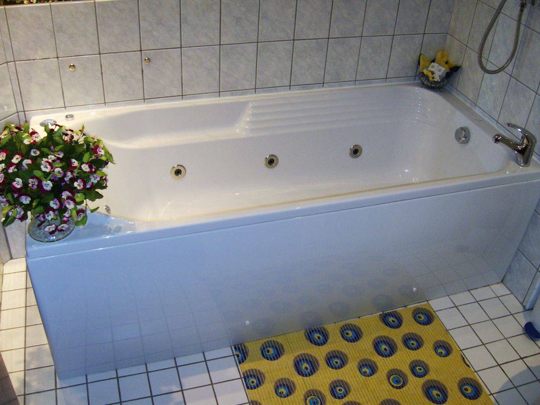 Cazare 2021 Bors Hotel Iris***