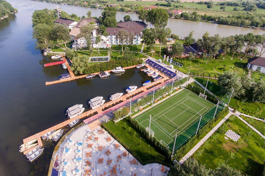 Craciun 2022 in Delta Dunarii Crisan Lebada Luxury Resort SPA