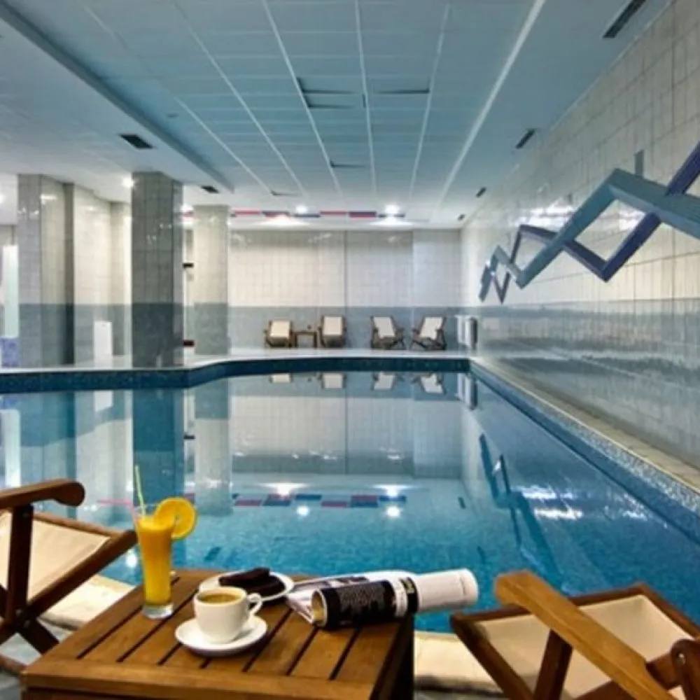 Revelion 2027 la schi în Bulgaria: Zăpadă impecabilă, SPA de top și petrecerea anului în Bansko 