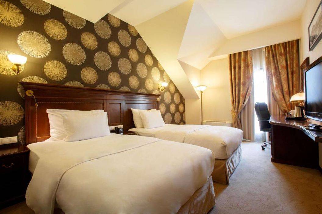 Sarbatori de Pasti 2025 Sighisoara Double Three by Hilton Hotel Cavaler****