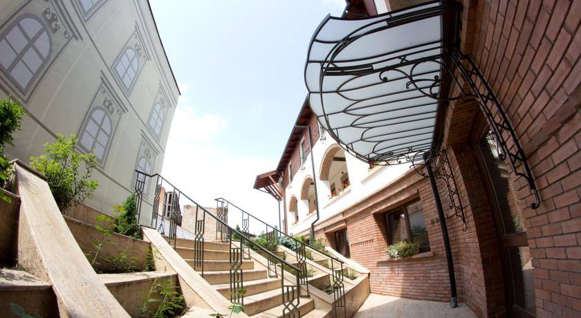Cazare 2023 Alba Iulia Hotel La Maison de Caroline***