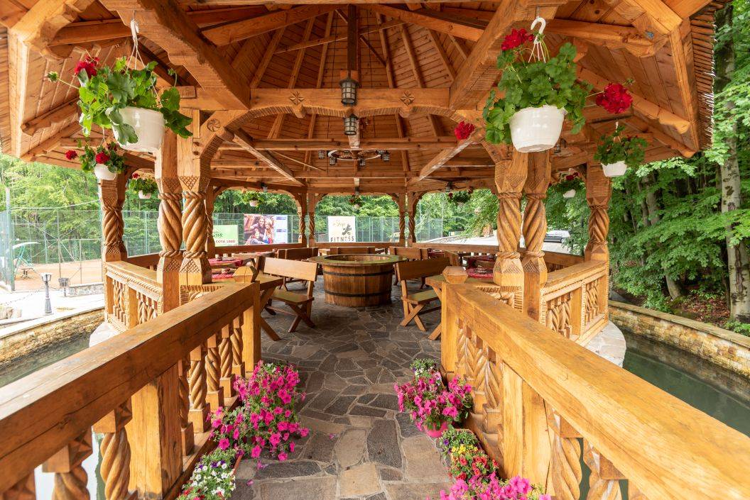 Sarbatori de Pasti 2025 Maramures Baia Sprie Complex Turistic SUIOR 