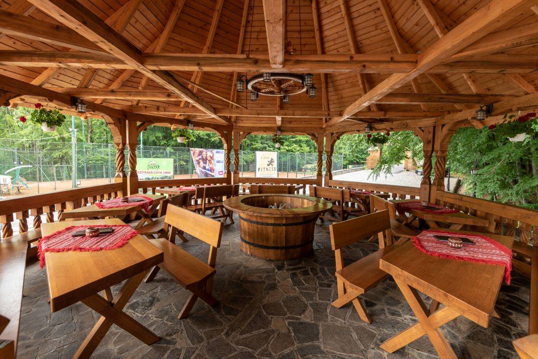 Sarbatori de Pasti 2025 Maramures Baia Sprie Complex Turistic SUIOR 