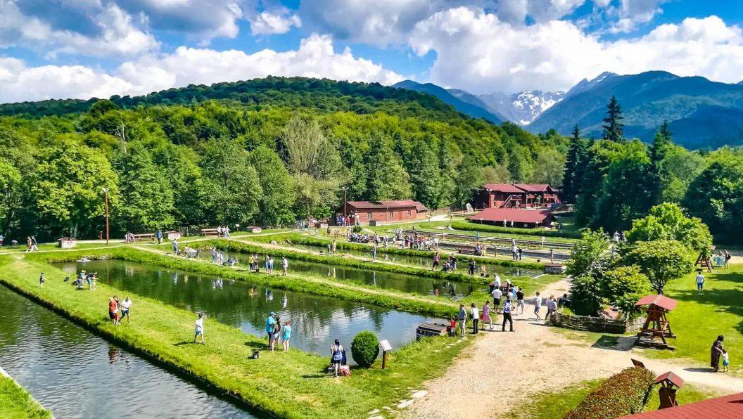Sarbatori de Pasti 2025 in Tara Fagarasului Pastravaria Albota