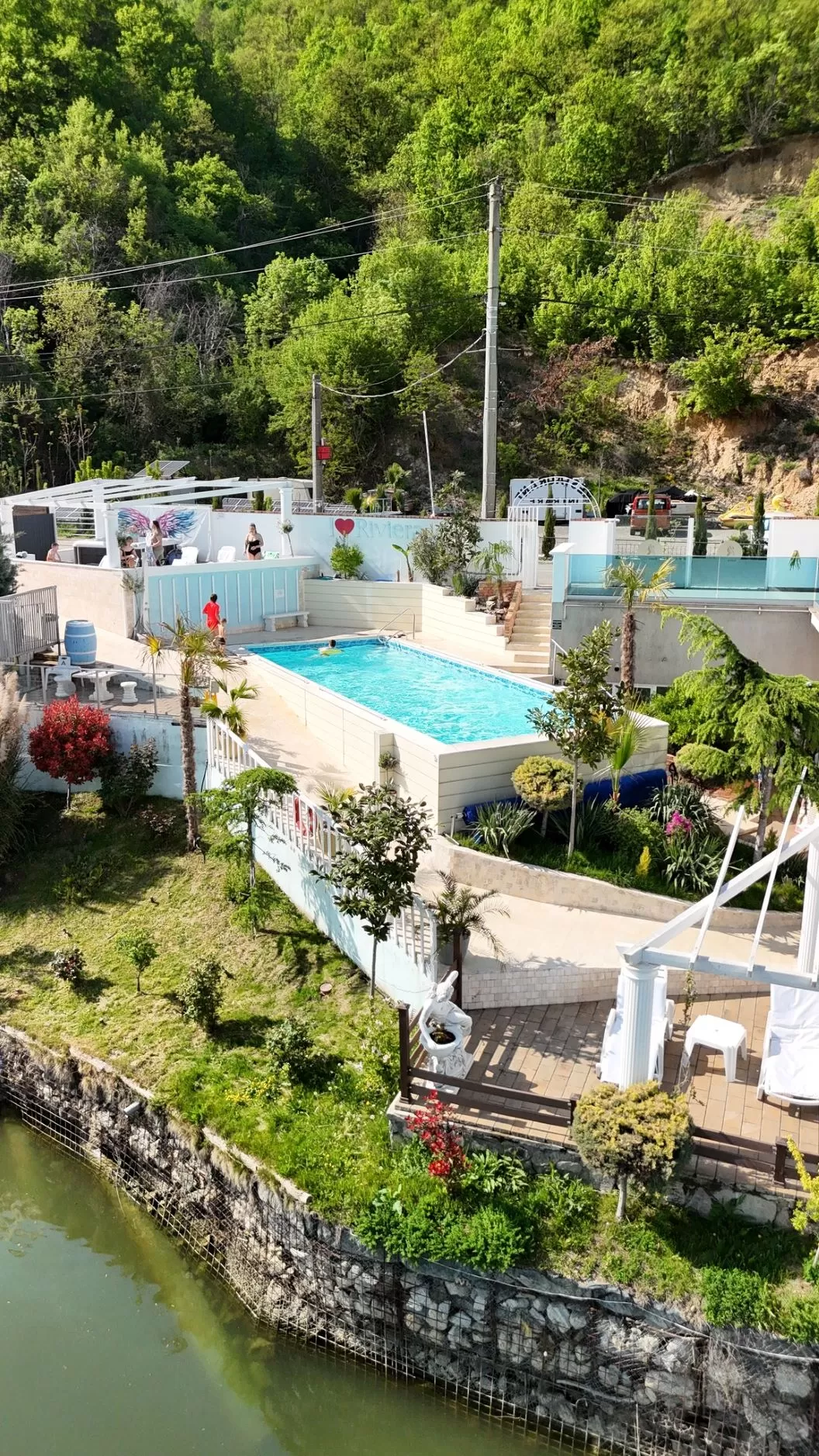 Sarbatori de Pasti 2026 in Clisura Dunarii Eselnita Riviera 990 Resort & Restaurant