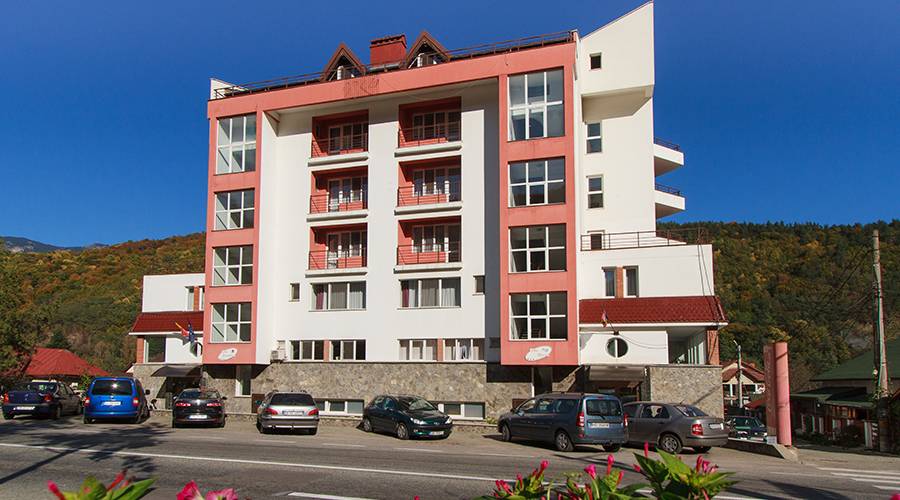 Sarbatori de Pasti si 1 Mai 2021 Caciulata Vile Liliacul-Trandafirul