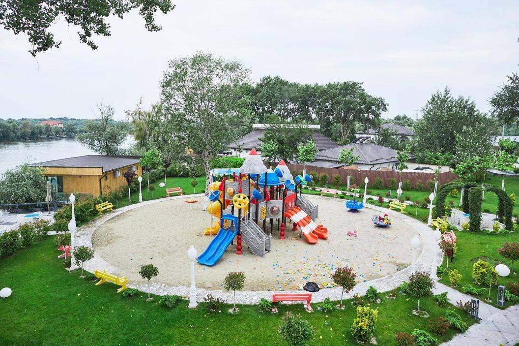 Craciun 2022 in Delta Dunarii Crisan Lebada Luxury Resort SPA