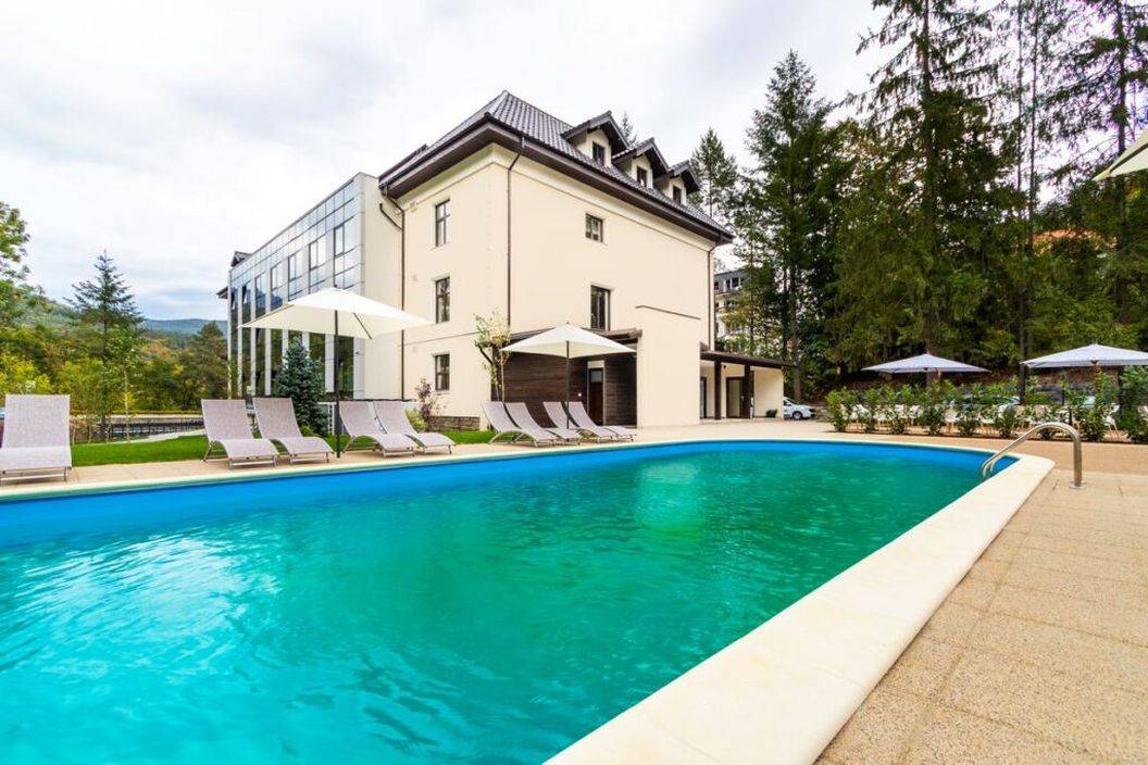 Revelion 2023 pe Valea Oltului Caciulata Hotel Izvoare****