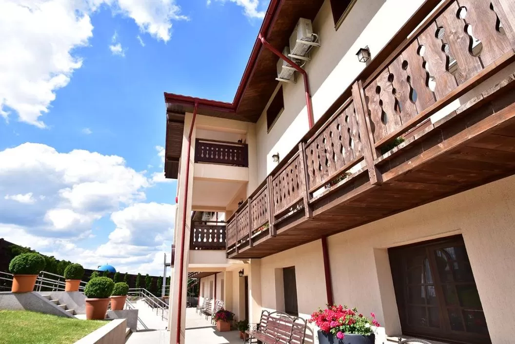 Vacanta pe plaiurile razesilor Trifesti Iasi Hotel la Domenii****