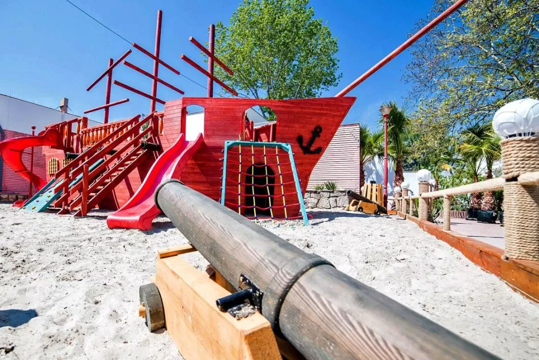 Sarbatori de Pasti 2024 Mamaia – Hotel Bicaz Pirates Resort***