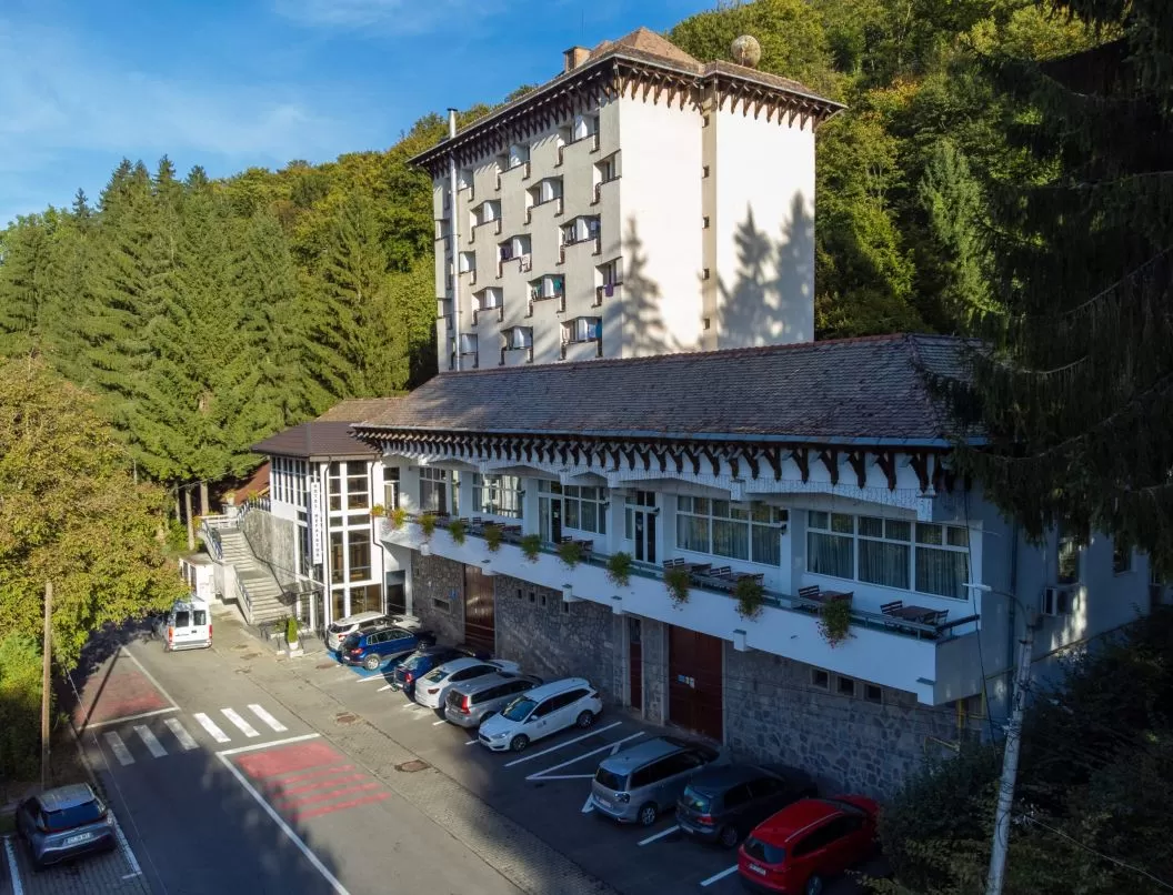 Sarbatori de Pasti 2025 Sovata Hotel Hefaistos** 