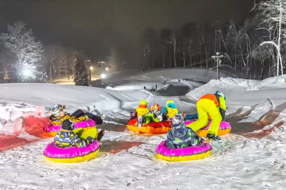 Revelion 2024 Maramures Baia Sprie Complex Turistic SUIOR BAZA