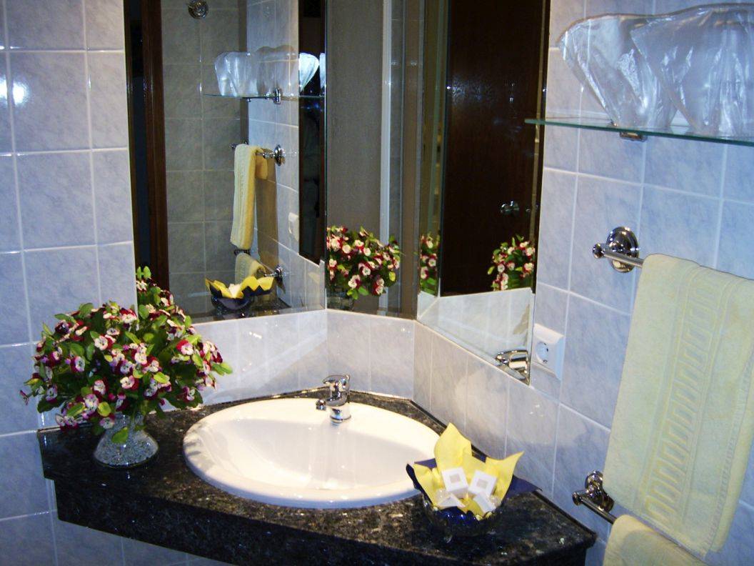 Cazare 2021 Bors Hotel Iris***