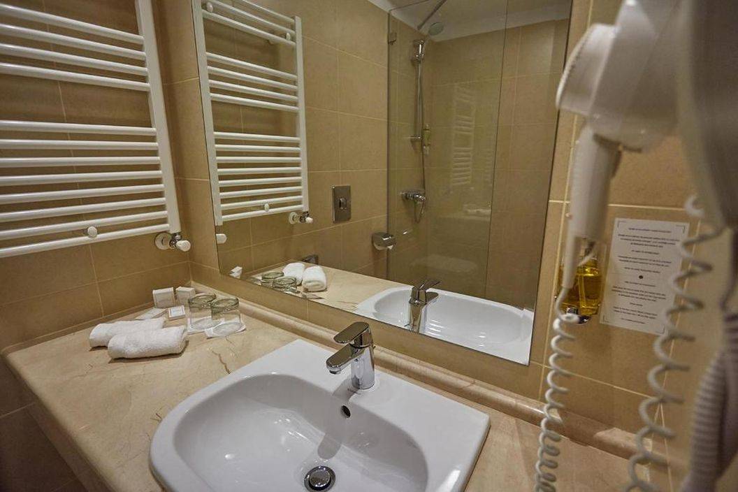 Revelion 2023 Piata Neamt Hotel Central Plaza**** 