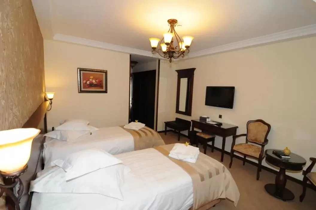 Weekend romantic 2025 la Sinaia Hotel Foisorul cu Flori****