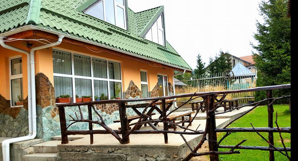 Vacanta schi 2021 Ranca Hostel Condor**