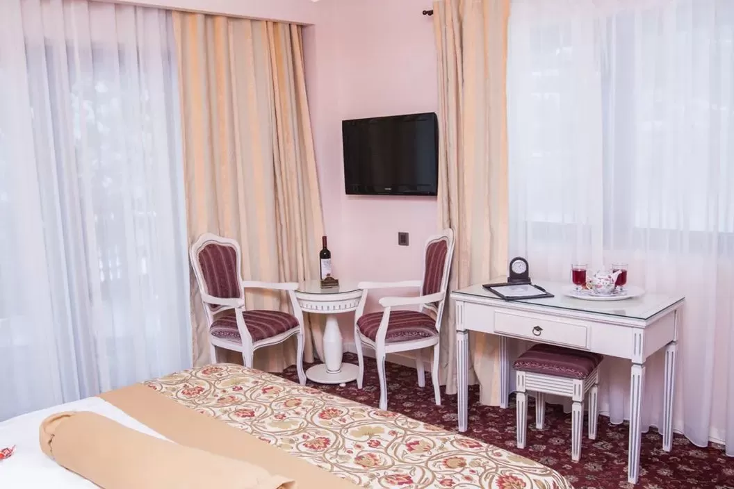 Weekend romantic 2025 la Sinaia Hotel Foisorul cu Flori****