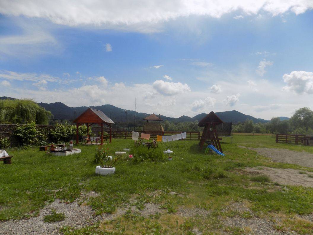 Sarbatori de Pasti 2025 Maramures Vadu Izei Pensiunea Ioana Lavita