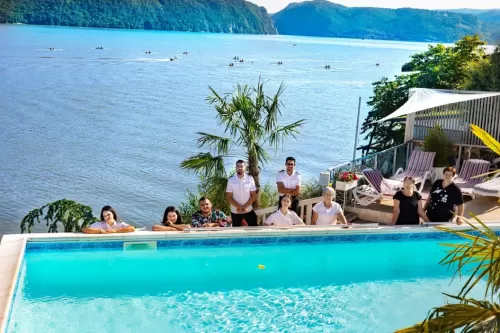 Sarbatori de Pasti 2026 in Clisura Dunarii Eselnita Riviera 990 Resort & Restaurant