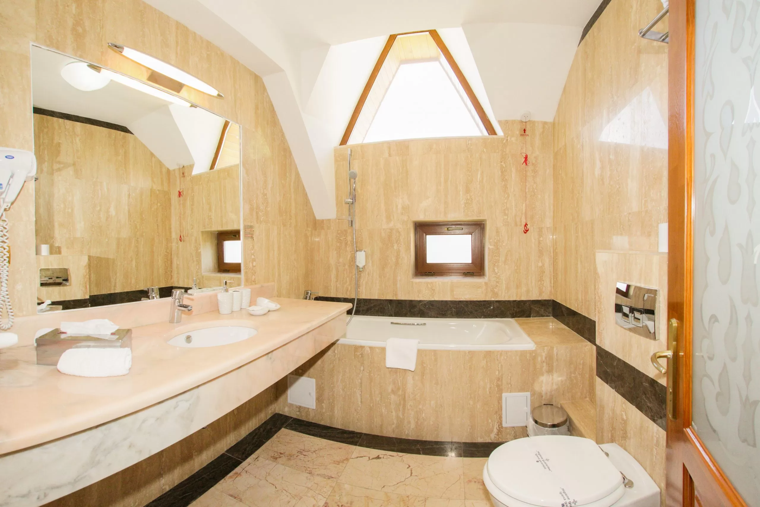 Vacanta la Munte 2023 Sinaia Hotel Cumpatu****