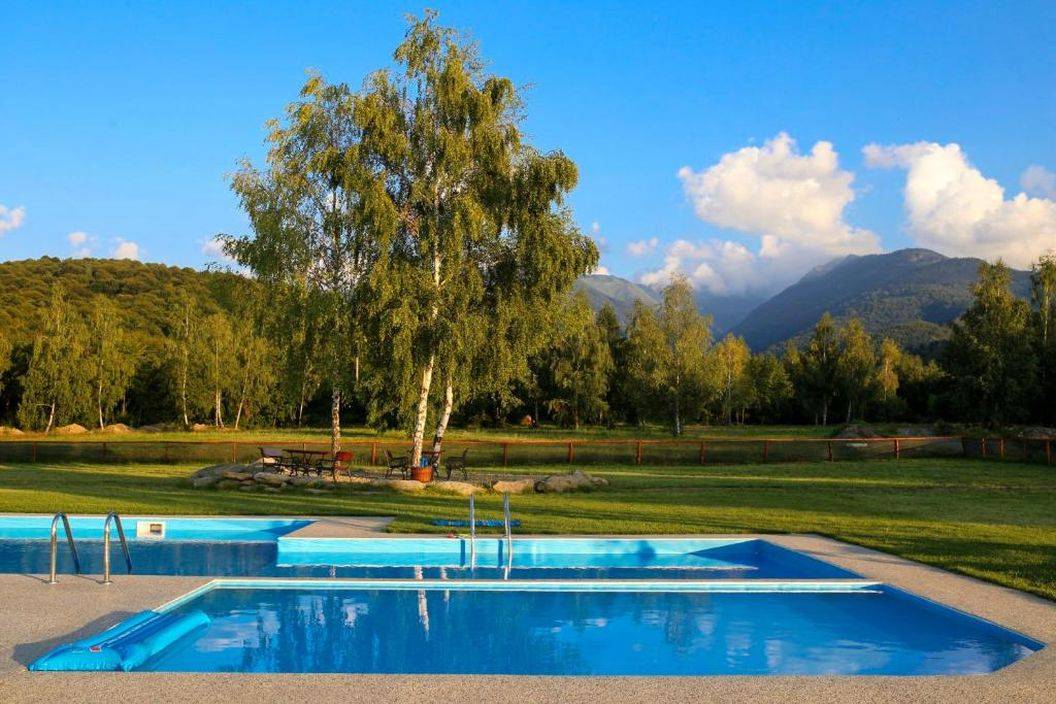 Sarbatori de Pasti 2025 in Tara Fagarasului Pastravaria Albota