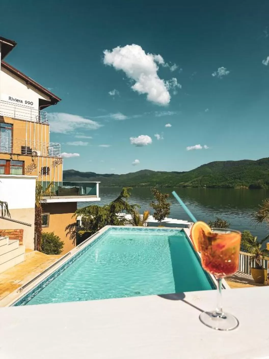 Sarbatori de Pasti 2026 in Clisura Dunarii Eselnita Riviera 990 Resort & Restaurant