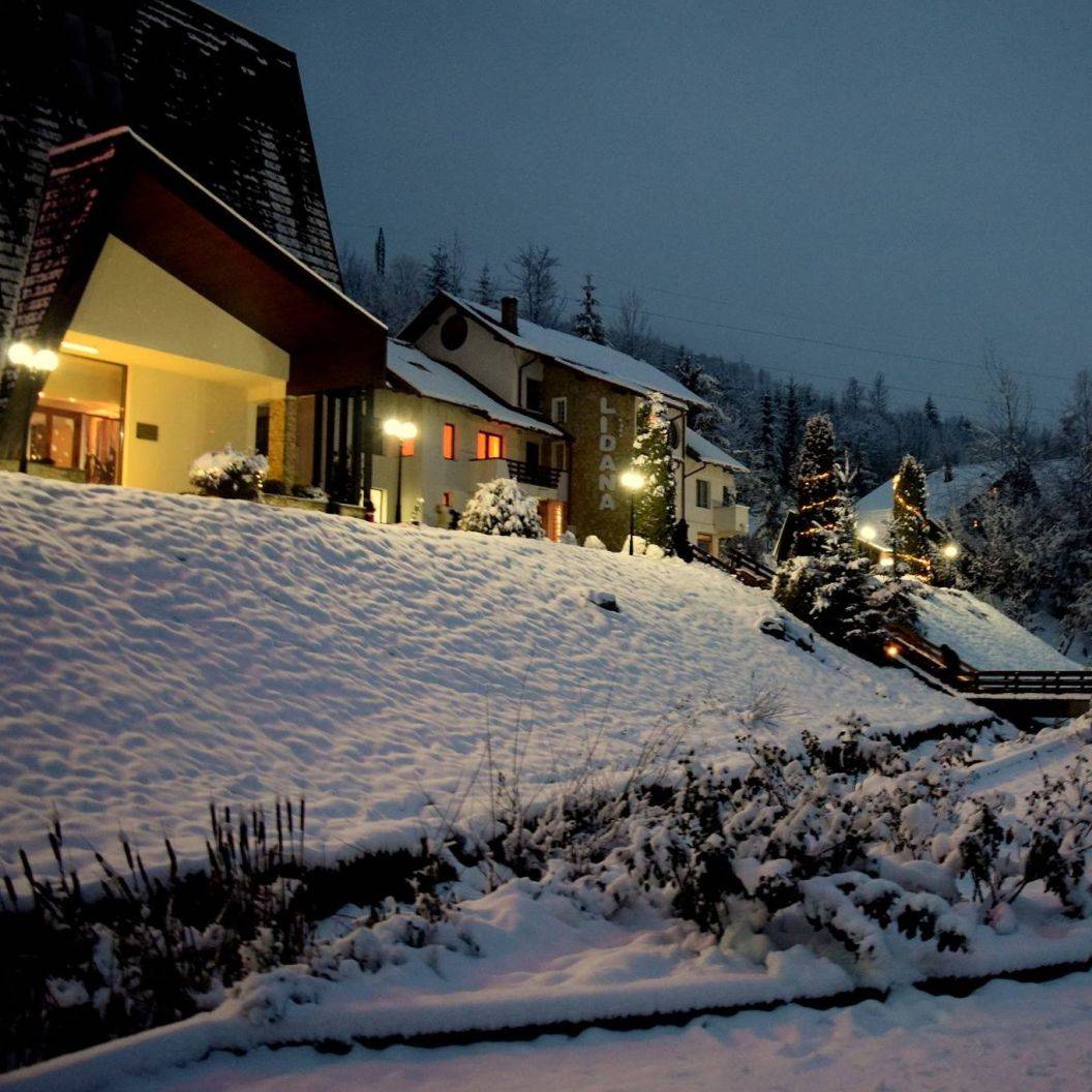 Sarbatori de Craciun 2022 Bucovina Vama Complex Turistic Lidana