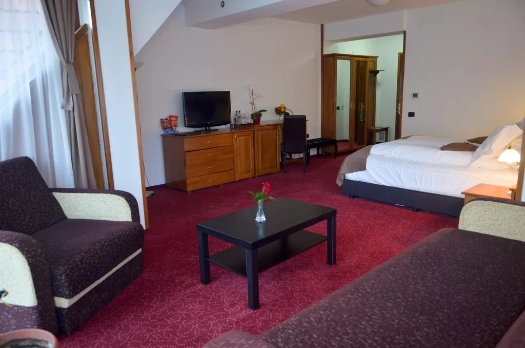 Vacanta la Munte 2023 Sinaia Hotel Cumpatu****