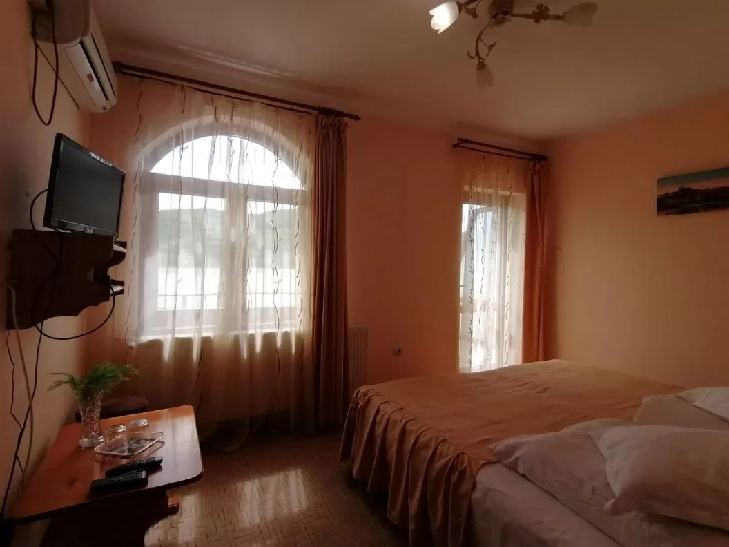 Cazare 2026 Clisura Dunarii Dubova Cabana Delfinul