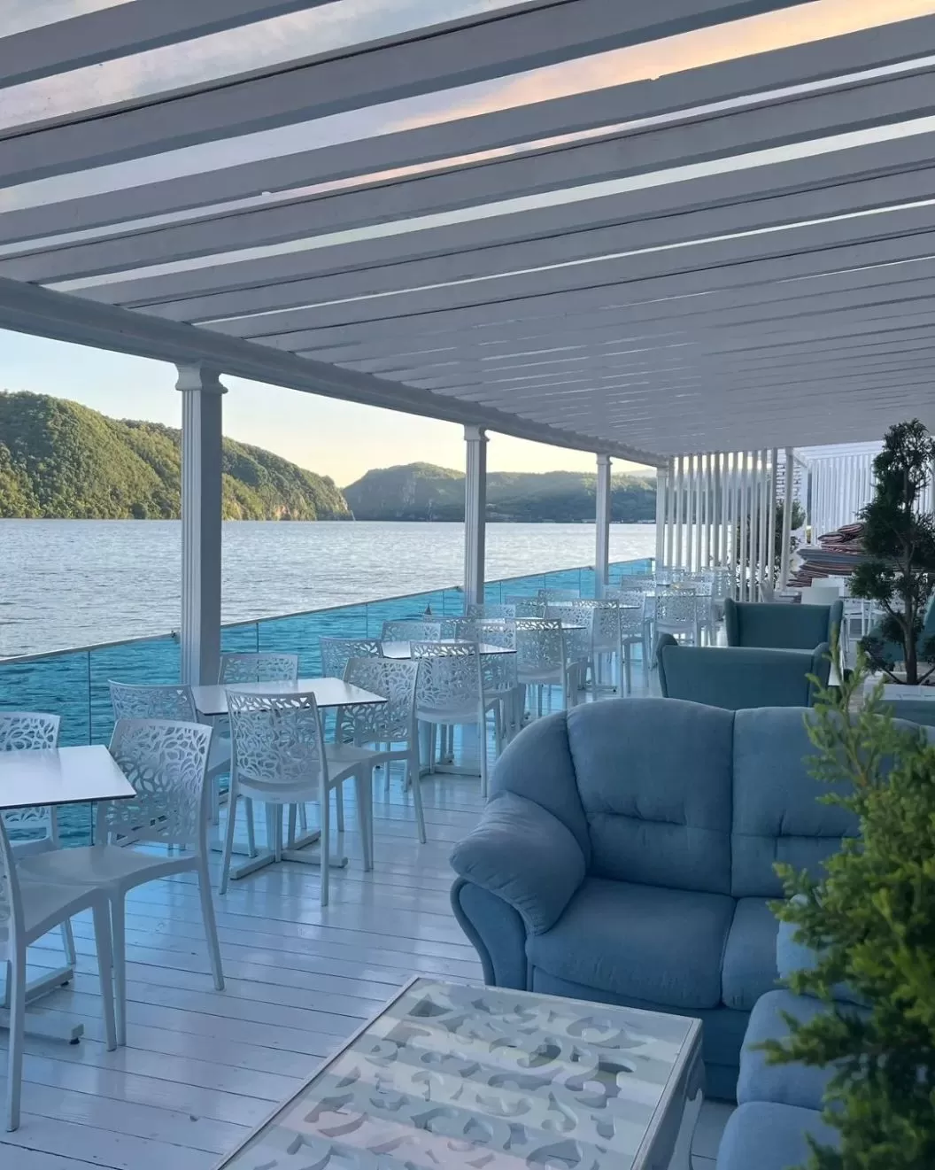 Sarbatori de Pasti 2026 in Clisura Dunarii Eselnita Riviera 990 Resort & Restaurant