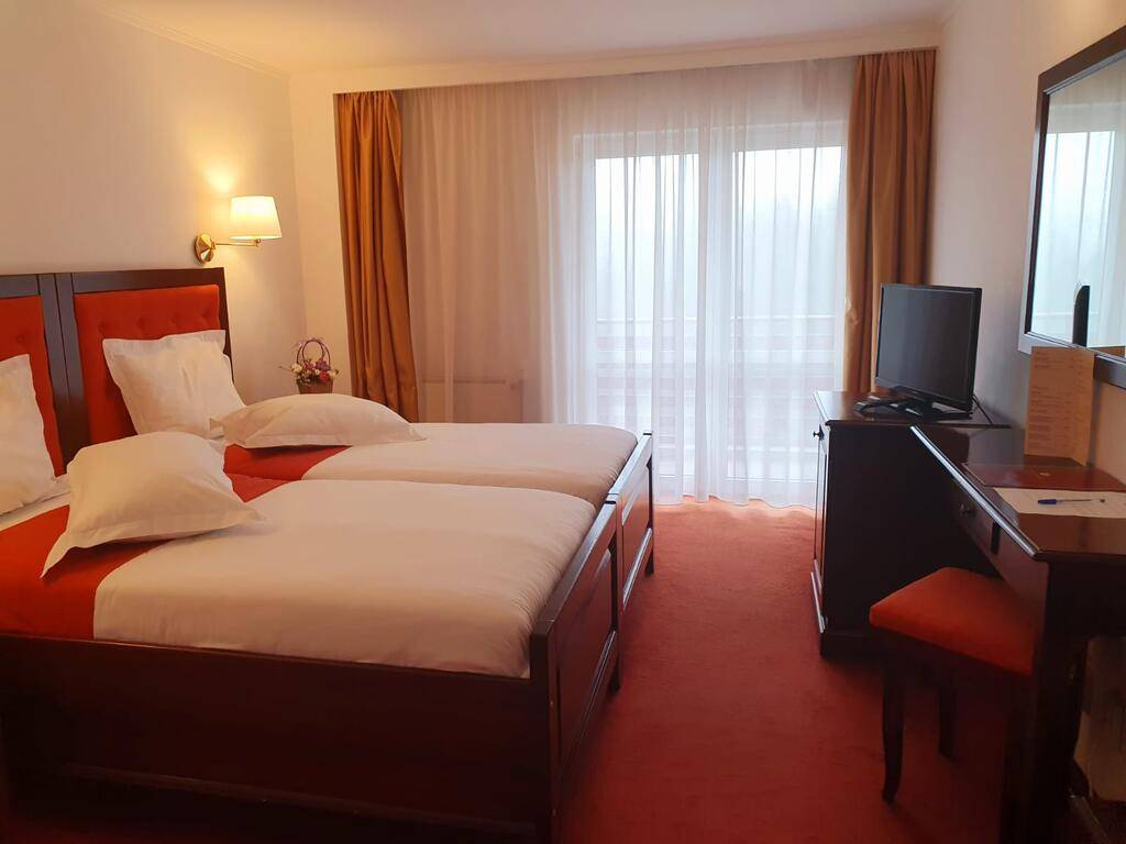 Vacanta schi 2023 Poiana Brasov Hotel Piatra Mare**** 