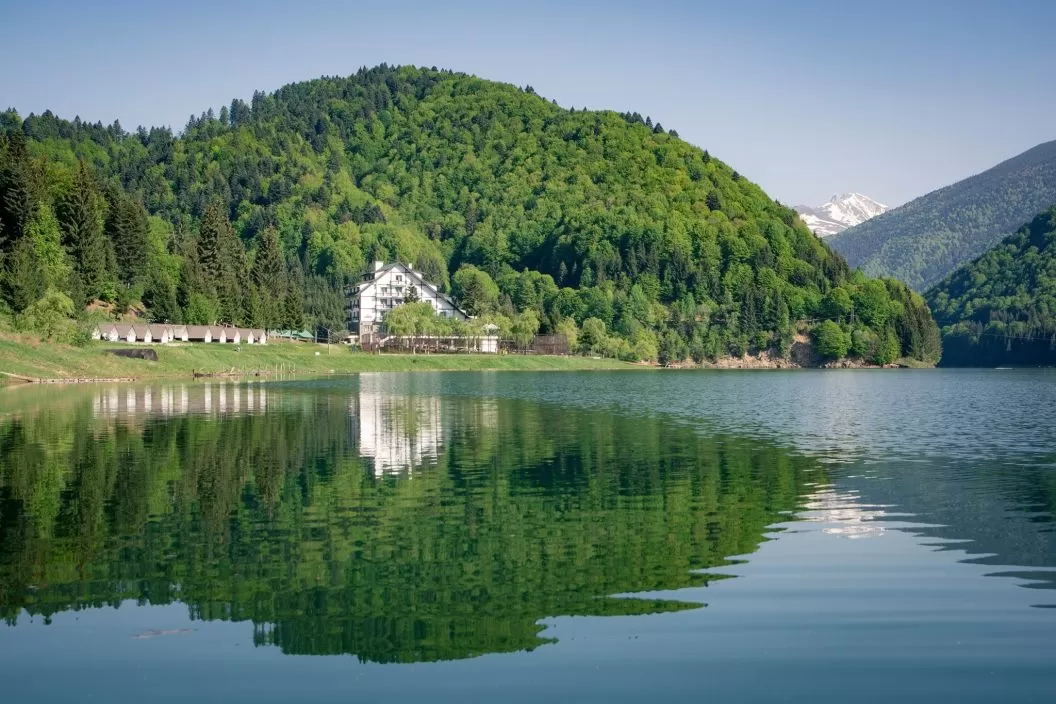 Expeditie in Natura si Sacralitate